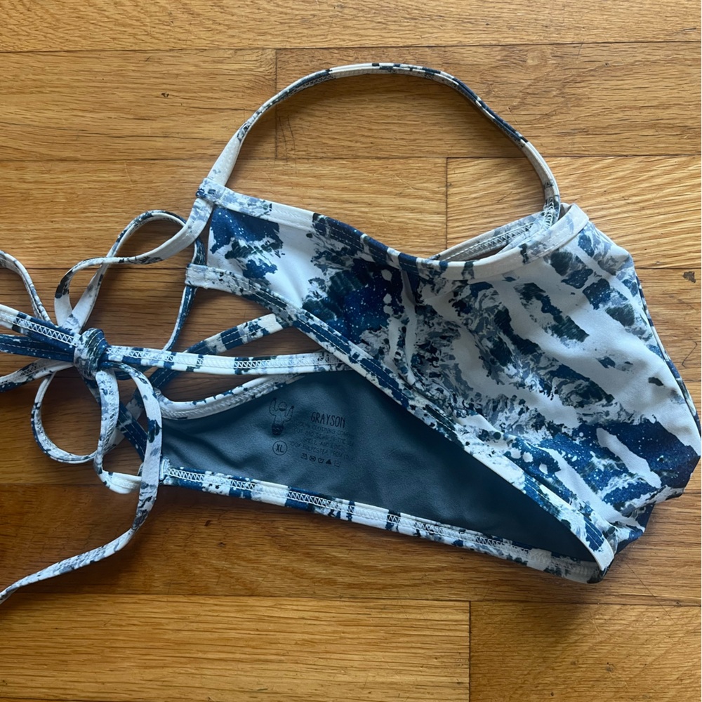 JOLYN Grayson Top, in Blizzard print - Picture 2 of 3